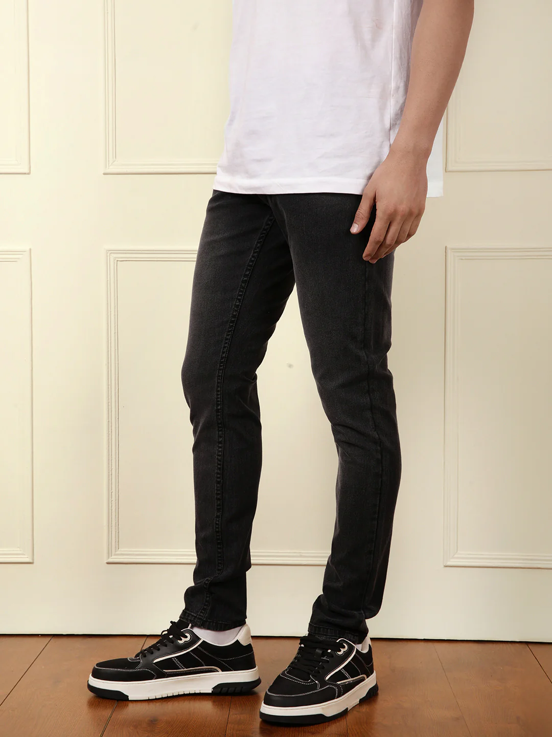 Light Fade Slim Tapered Jeans | Black - Image 4
