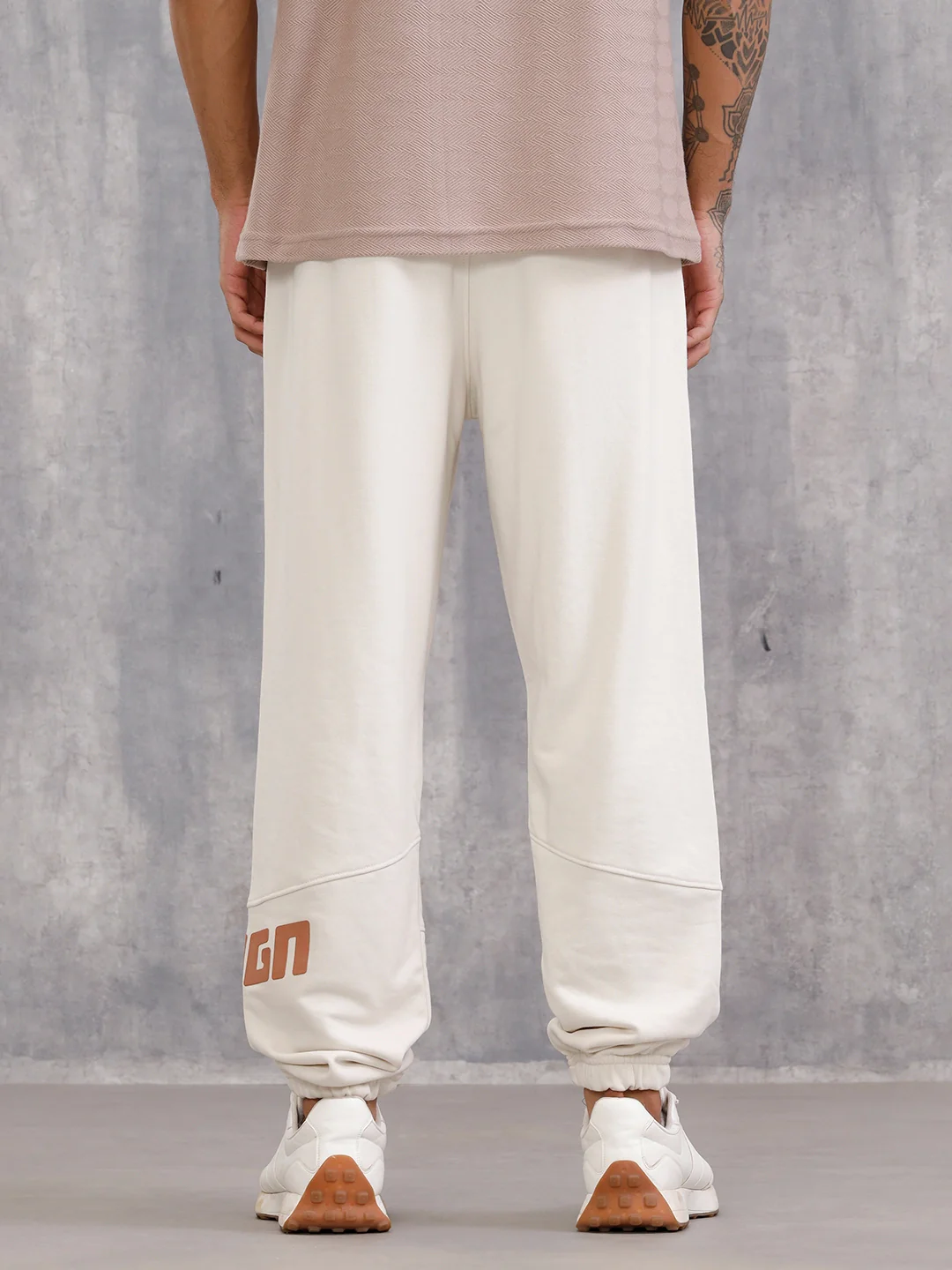Cut&Sew Comfort Fit Jogger With Hd Print | White - Image 3