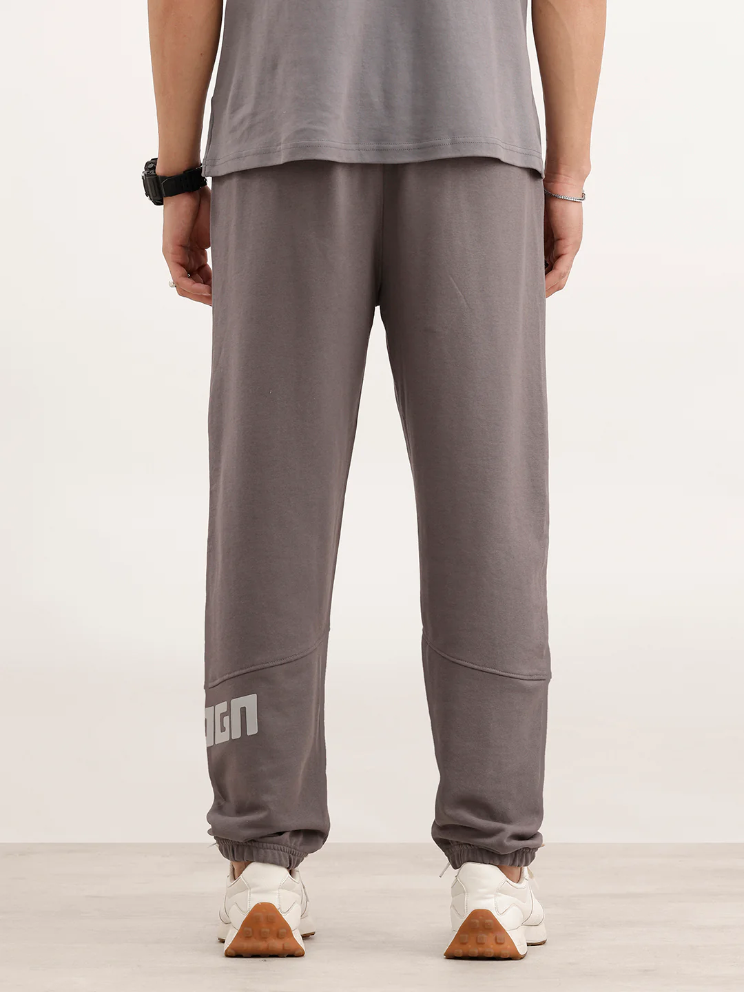 Cut&Sew Comfort Fit Jogger With Hd Print | Grey - Image 3