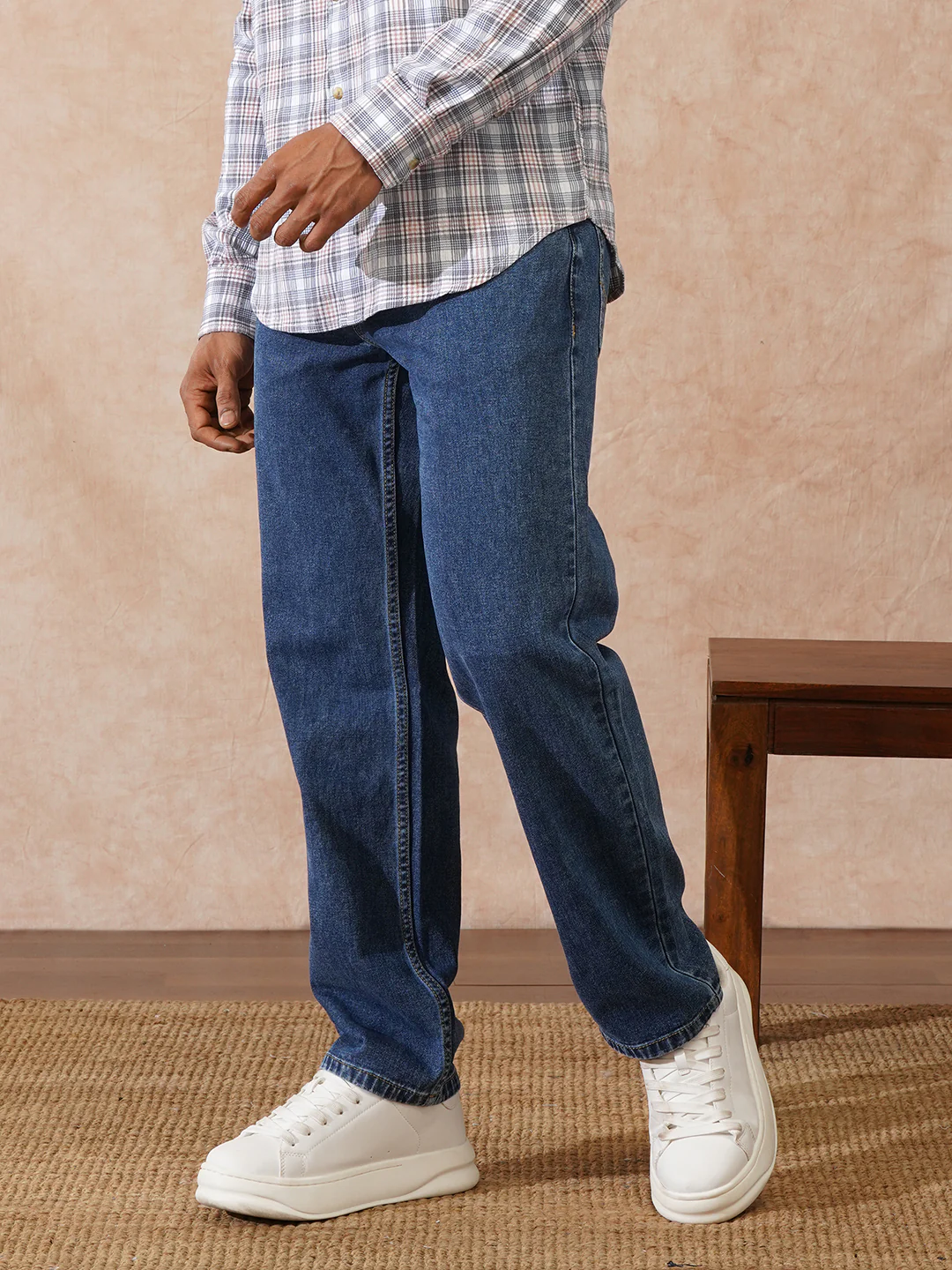 Light Fade Anti Fit Jeans | Blue - Image 4