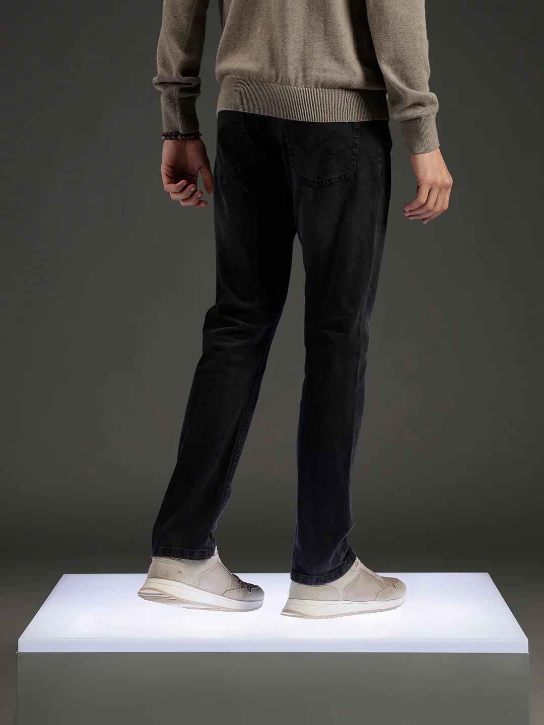 men's causal straight fit jeans | Black - Image 3