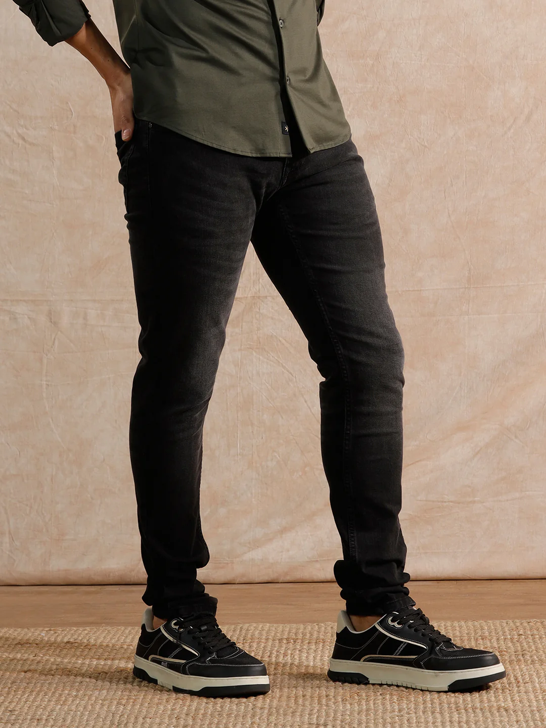 Solid Heavy Fade Slim Tapered Fit Jeans | Black - Image 4